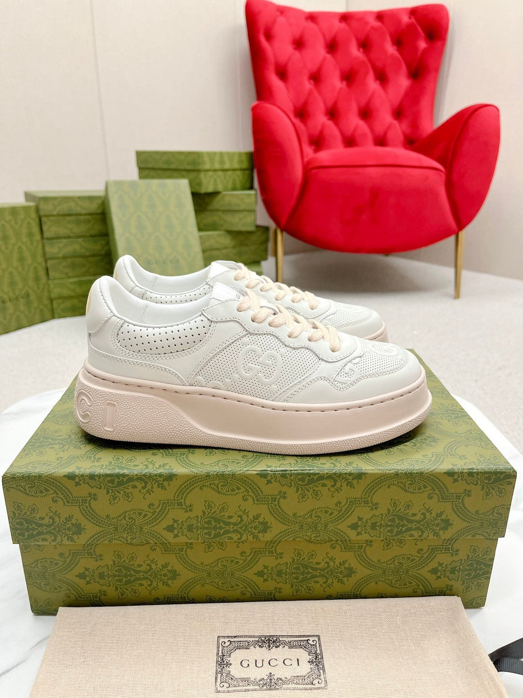 GUCCI EMBOSSED TRAINER WHITE AND PASTEL PINK CALFSKIN