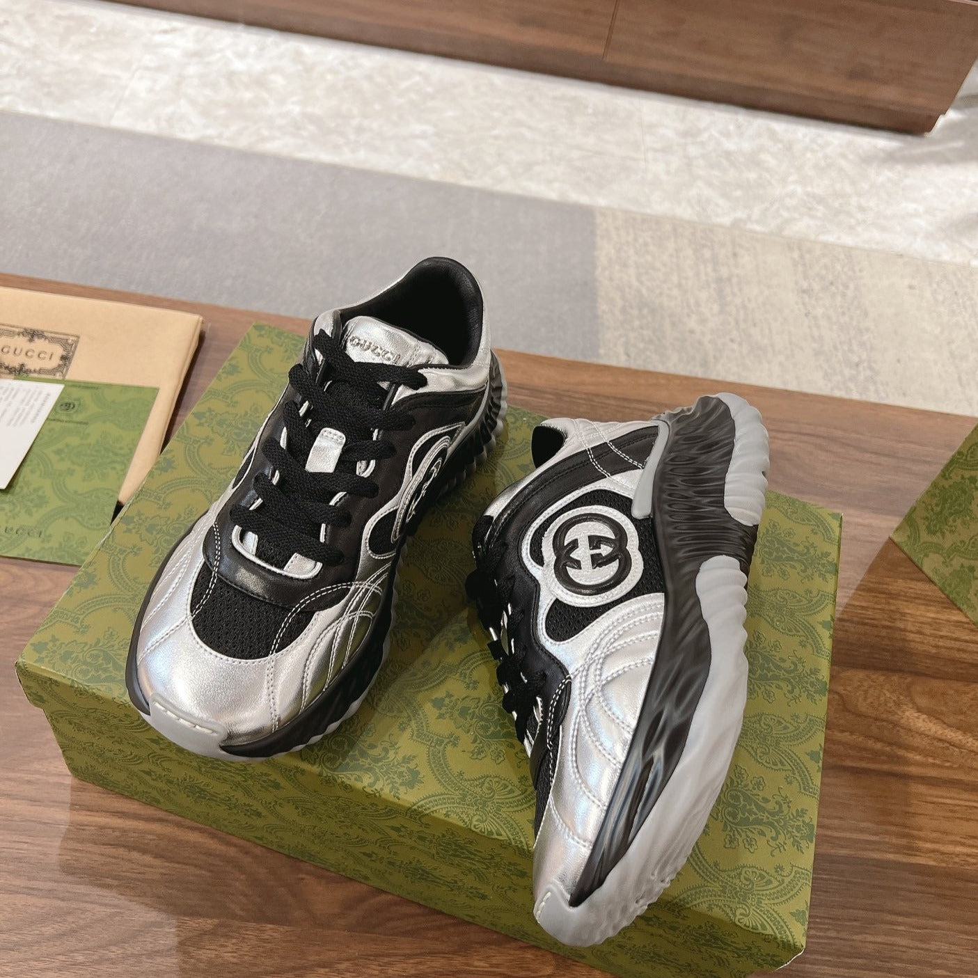 GUCCI RIPPLE SNEAKER BLACK Silver