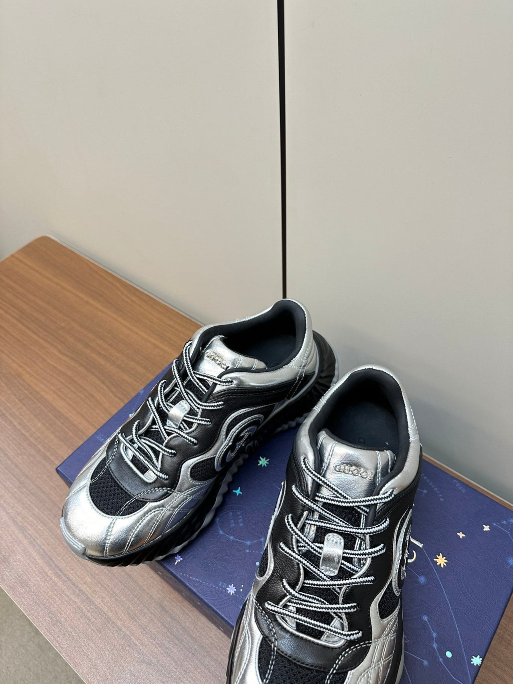 GUCCI Ripple Leather Sneakers Black Silver