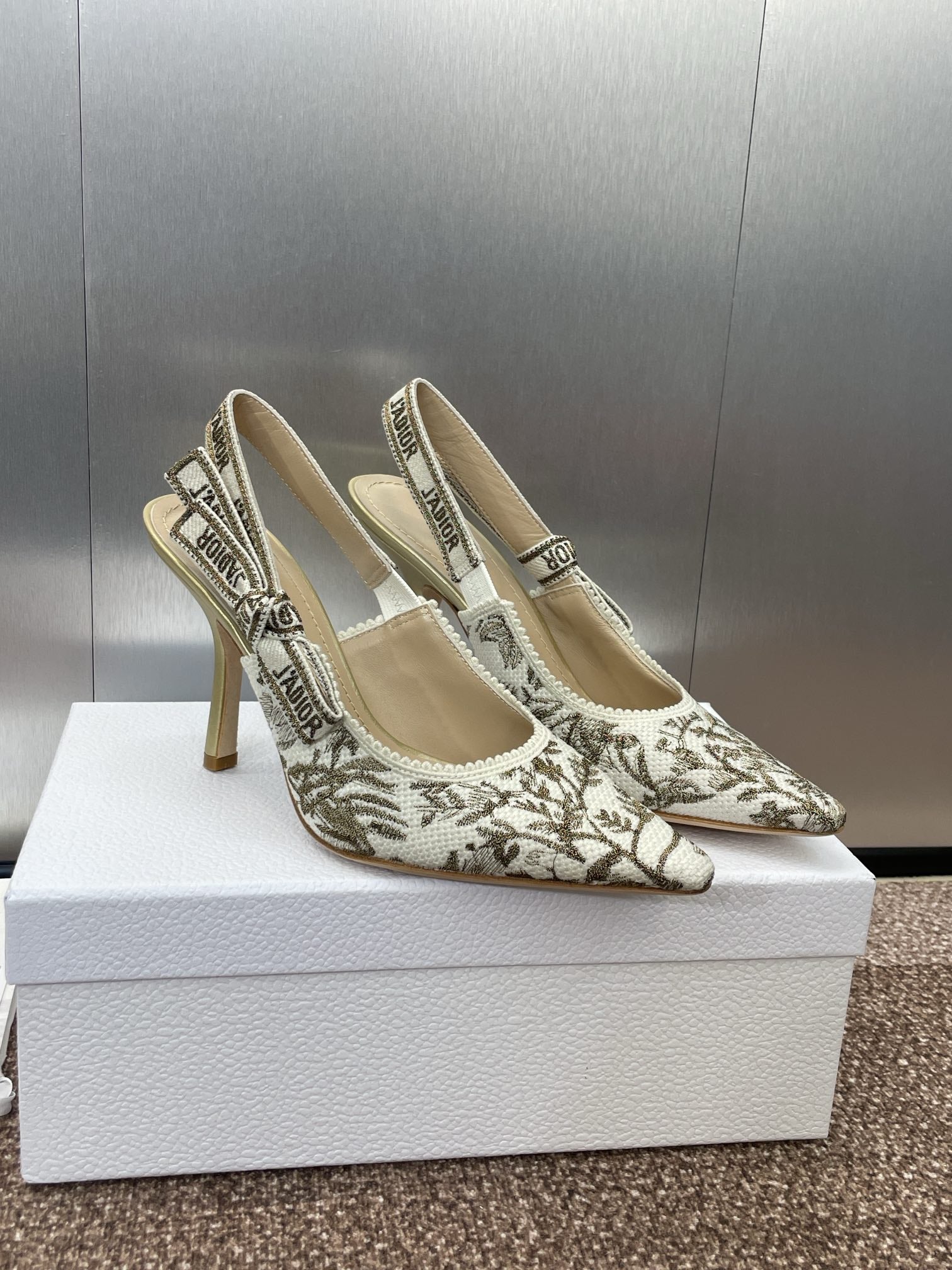 DIOR J'A HIGH SLINGBACK PUMP WHITE AND GOLD-TONE MILLEFIORI JACQUARD 95 MM